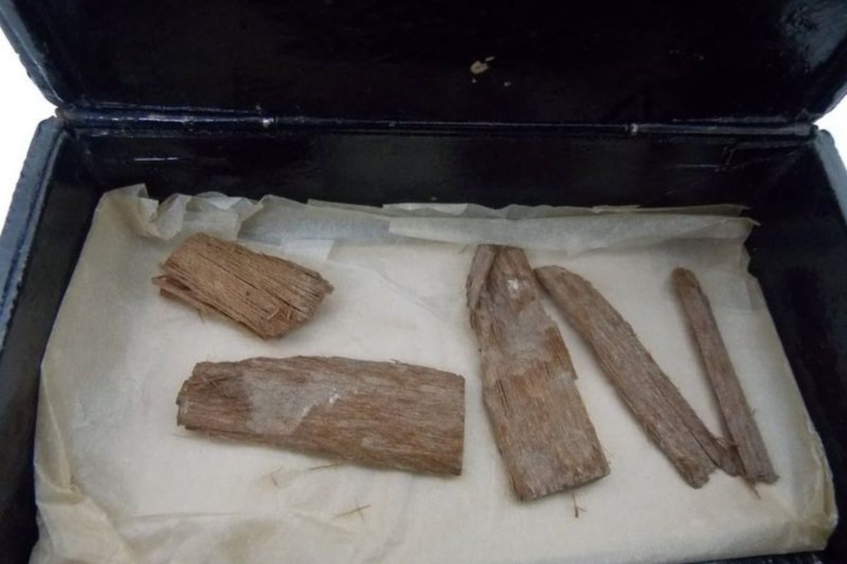 Artefak Mesir yang lama hilang ditemukan di dalam kotak cerutu, ungkap petunjuk tentang Piramida Besar. Fragmen kayu ini awalnya ditemukan pada 1872