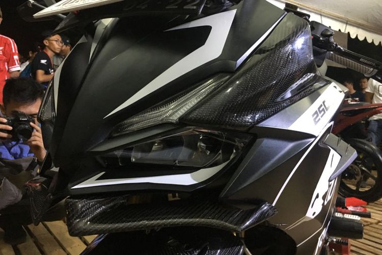 Honda CBR250RR berbalut body carbon, juara HMC Makassar 2018 kelas Sport Fairing.