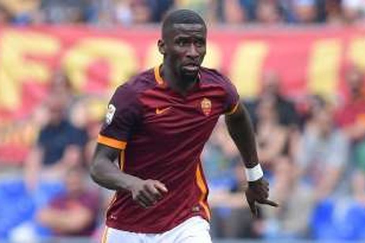 Bek tengah berkebangsaan Jerman, Antonio Ruediger, telah dipermanenkan statusnya oleh AS Roma, pada Senin (30/5/2016) waktu setempat.