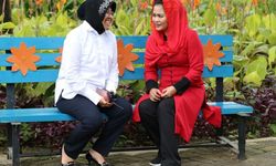 Saat Risma Ajak Puti Jalan-Jalan ke Taman Harmoni