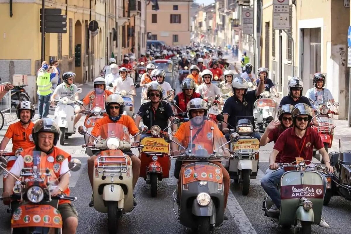 Ilustrasi Vespa World Day 2024 di Italia