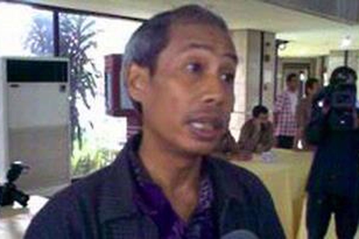 Nurlapong, presidium gerakan pendukung pimpinan Komisi Pemberantasan Korupsi (KPK) Bibit Samad Rianto-Chandra M Hamzah di jejaring sosial Facebook tertarik mengisi posisi pimpinan KPK.