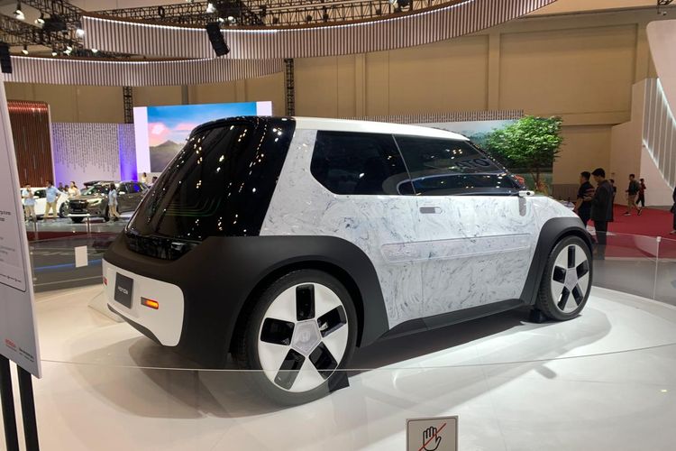 Mobil konsep Sustaina-C Concept di GIIAS 2024