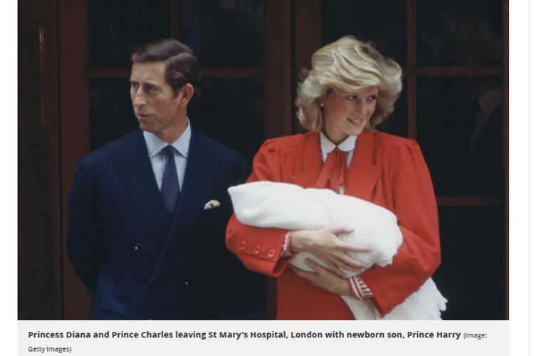 Putri Diana dan Pangeran Charles saat meninggalkan Rumah Sakit St Mary, London, pasca kelahiran Pangeran Harry.