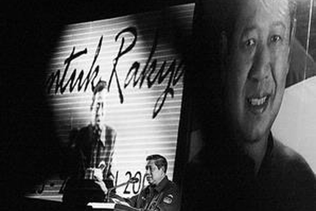 Ketua Dewan Pembina Partai Demokrat Susilo Bambang Yudhoyono berpidato saat pembukaan Rapat Pimpinan Nasional II Partai Demokrat di Jakarta International Expo, Kemayoran, Jakarta Pusat, Minggu (26/4). Partai Demokrat kembali menetapkan Susilo Bambang Yudhoyono sebagai calon presiden pada pemilu presiden 8 Juli 2009