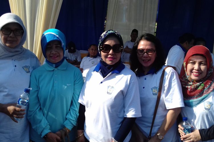 Wakil Ketua Umum Partai Demokrat Nurhayati Ali Assegaf (tengah) di care free day Kota Malang, Minggu (1/7/2018)