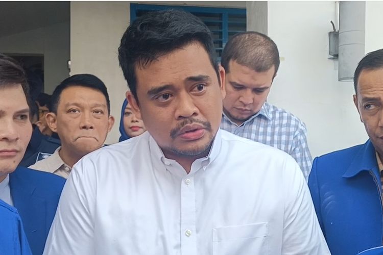 Walikota Medan Bobby Nasution saat menanggapi soal video viral jukir main judi online di mesin E Parking, Selasa (12/6/2024)