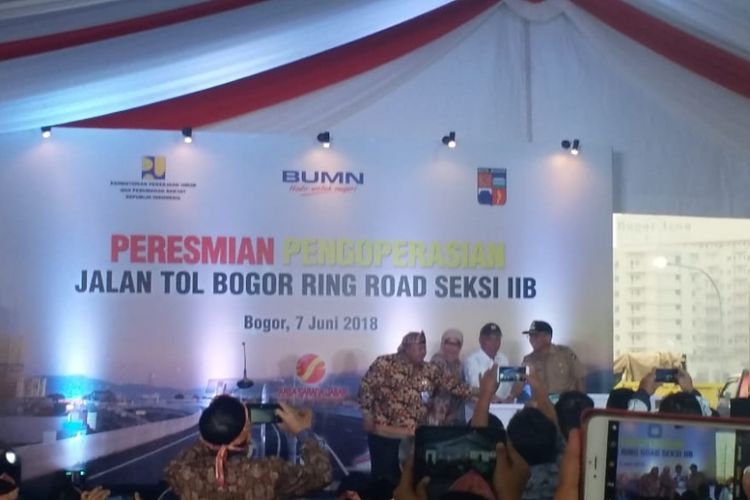 Peresmian beroperasinya Bogor Ring Road Seksi IIB oleh Menteri PUPR Basuki Hadimuljono (kedua dari kanan) pada Kamis (7/6/2018).