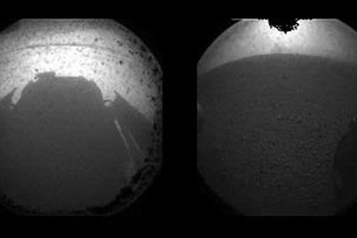 Foto-foto pertama yang berhasil diambil robot Curiosity. Foto di bagian kiri menunjukkan bayangan Curiosity sementara bagian kanan menunjukkan Curiosity dengan salah satu rodanya.
