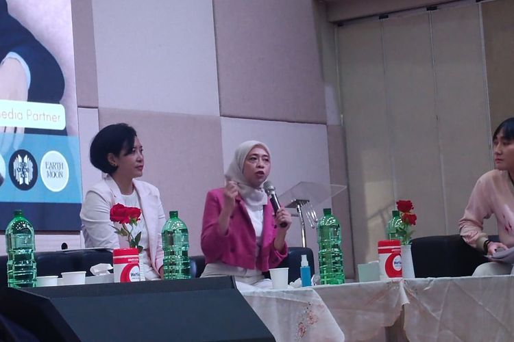 Holistic wellbeing practitioner, Shinta Soetardjo, saat ditemui dalam perayaan ulang tahun anggota boyband BTS bernama Park Jimin bertajuk Face of the Night, di Aula Majapahit, Museum Mandiri, Jakarta Barat pada Minggu (23/11/2025).