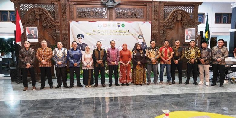 Bupati Pemalang Anom Widiyantoro dalam acara Kenal Pamit Kajari Pemalang di Pendopo Kabupaten, Kamis (30/10/2025).