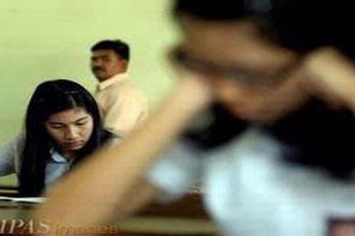 Ilustrasi: Selain melihat hasil ujian nasional (UN), kelulusan siswa mulai tahun ini juga memperhatikan nilai ujian sekolah serta nilai rata-rata rapor semester 3, 4, dan 5.