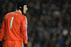 Zola Terkejut Chelsea Izinkan Cech ke Arsenal