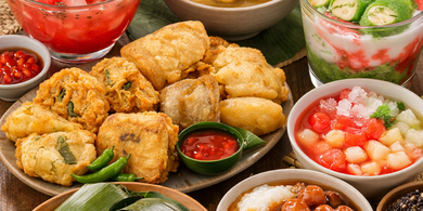 8 Takjil Paling Laris Saat War Takjil, dari Gorengan hingga Timun Suri