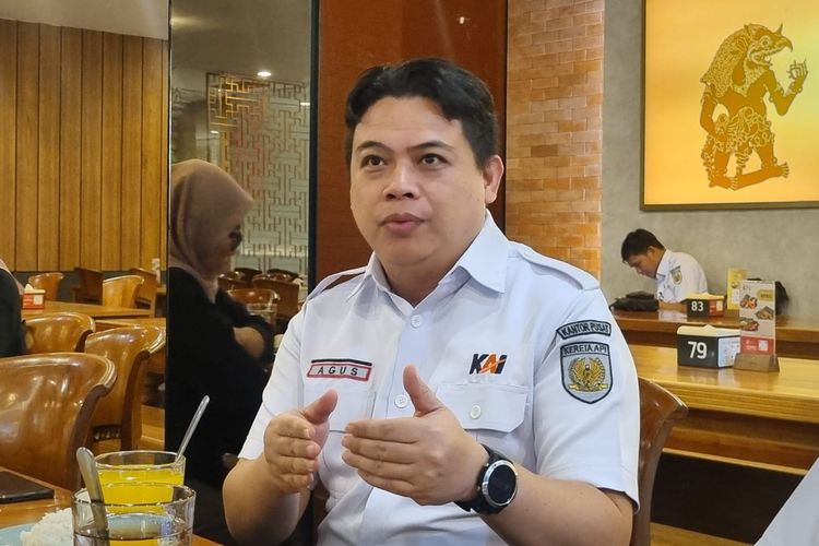 EVP Corporate Secretary KAI Raden Agus Dwinanto Budiadji saat ditemui di Jakarta, Senin (22/4/2024).