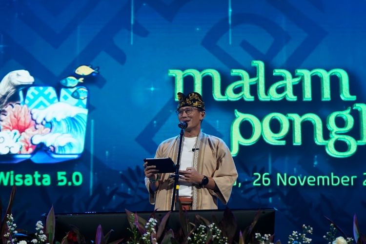 Menparekraf/Kabaparekraf Sandiaga Salahuddin Uno saat menghadiri acara Malam Penghargaan Kampanye Sadar Wisata (KSW) 5.0 di Ciputra Artpreneur, Jakarta, Minggu (26/11/2023).
