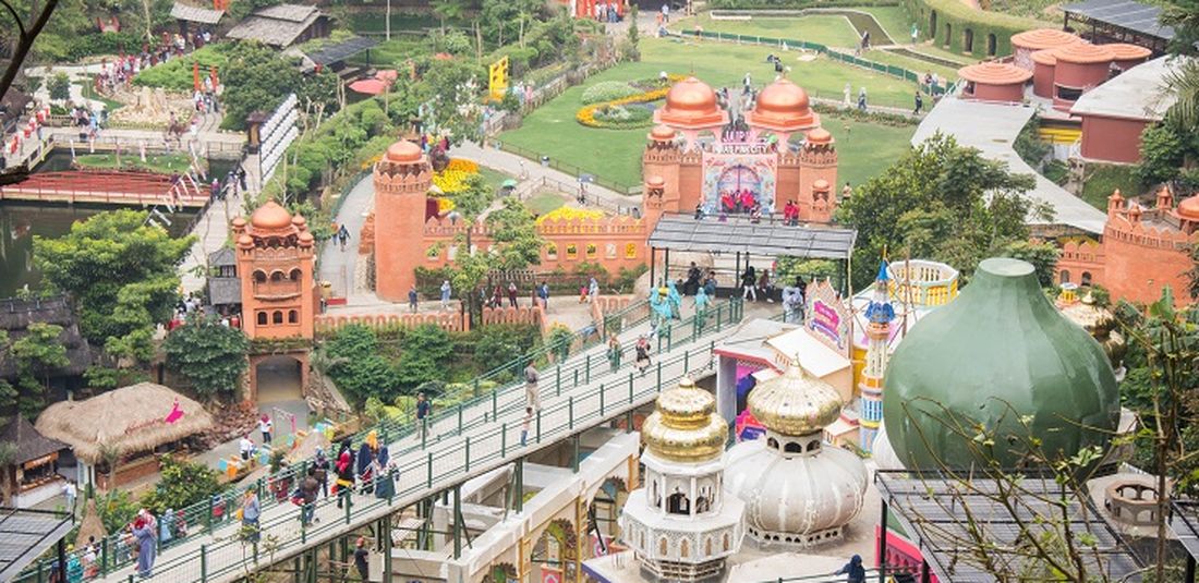 Pemandangan sebagian area tempat wisata Great Asia Afrika yang dapat kamu lihat dari dekat jalan menurun menuju area miniatur desa Korea Selatan, Bandung, Jumat (17/1/2020).