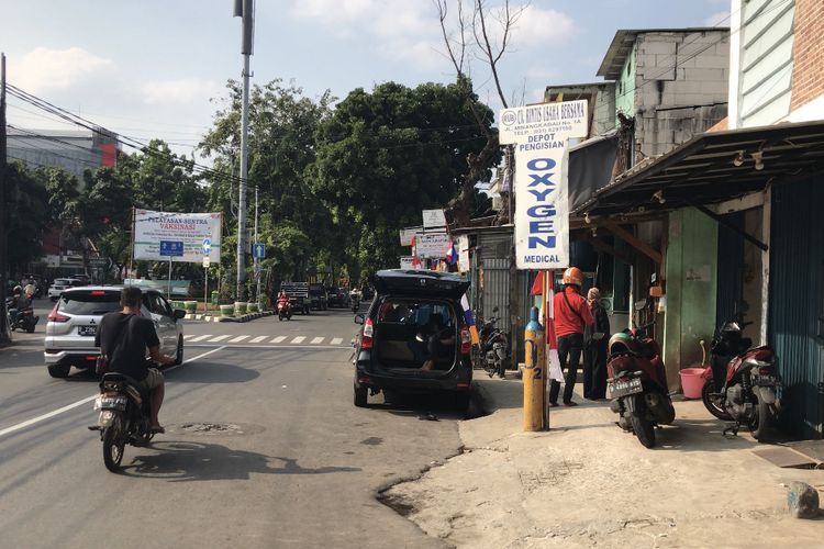 Sepinya antrean pengisian tabung oksigen di sebuah depot di Jalan Minangkabau, Pasar Manggis, Setiabudi, Jakarta Selatan pada Rabu (12/8/2021) sekitar pukul 15.00 WIB.
