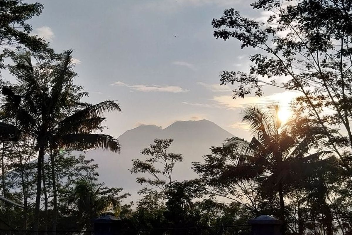 Ilustrasi Gunung Lamongan.