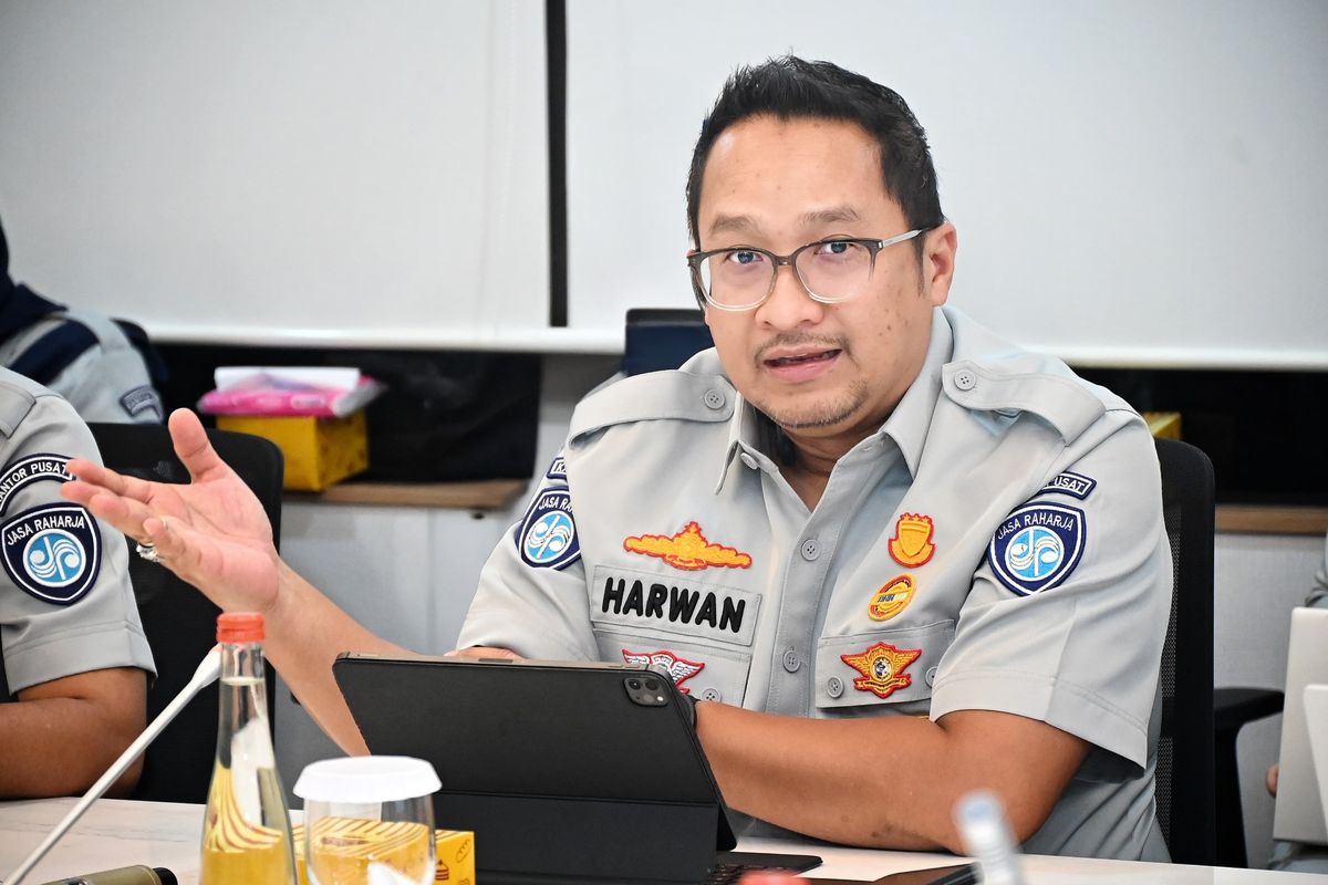Direktur Kepatuhan dan Manajemen Risiko PT Jasa Raharja, Harwan Muldidarmawan, menyusun makalah akademik berjudul ?Kendaraan ODOL: Analisis Akademik Komprehensif terhadap Regulasi, Dampak, dan Strategi Penanggulangan?. Dalam kajiannya, Harwan menyoroti fakta bahwa kebijakan Zero ODOL belum efektif sepenuhnya akibat lemahnya pengawasan, kurangnya fasilitas jembatan timbang aktif, serta resistensi dari pelaku usaha karena tekanan ekonomi.