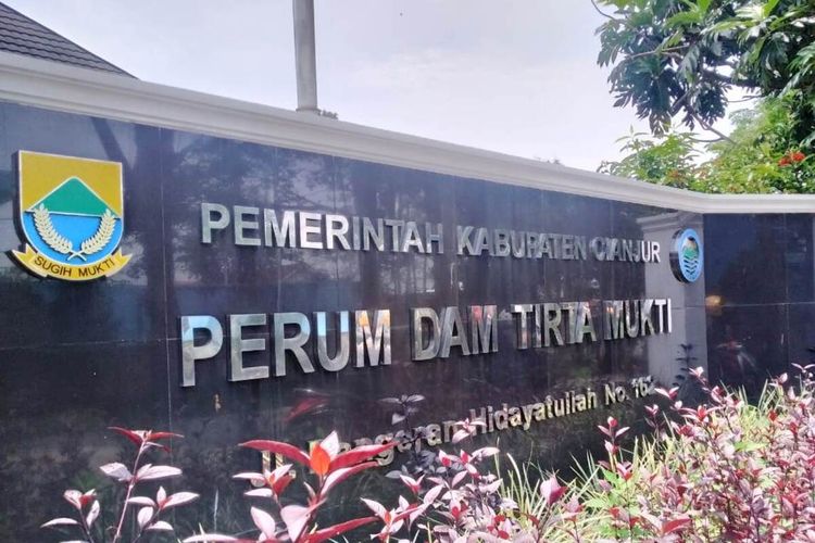 Rombongan Direktur Utama PDAM Tirta Mukti Cianjur, Jawa Barat, akan menjalani karantina mandiri selama 14 hari setelah pulang liburan dari Eropa.