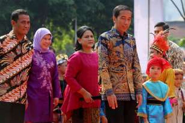 Presiden Joko Widodo saat tiba di acara Fruit Indonesia 2016 di Lapangan Parkir Timur Senayan Jakarta, Kamis (16/11/2016).