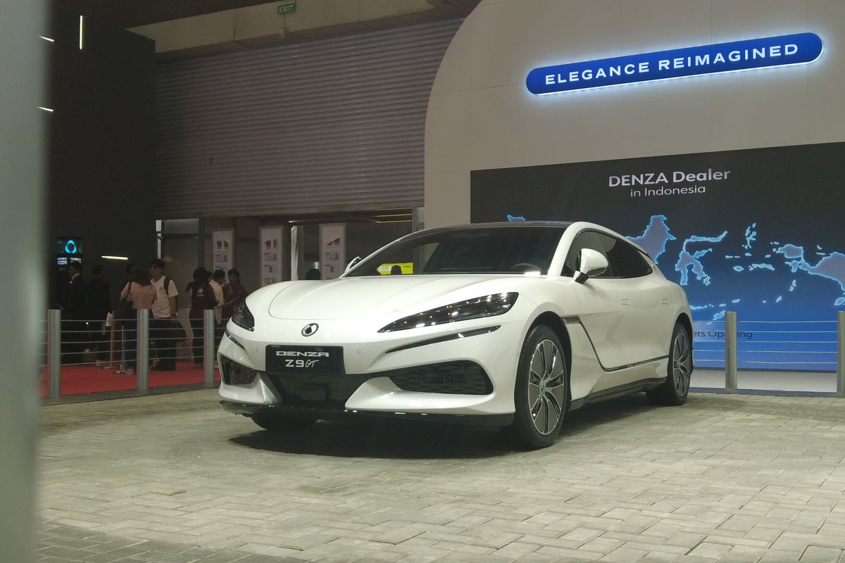 Denza Z9 GT Unjuk Gigi Dalam Ajang IIMS 2025, di Jiexpo, Kemayoran.