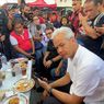 Saat Ganjar Blusukan di Warakas, Makan Lontong Sayur, sampai Dipakaikan Kemeja Kotak-kotak Jokowi-Ahok