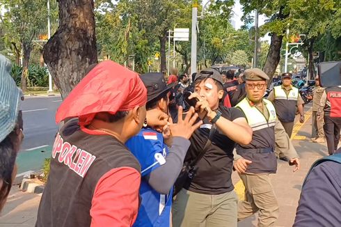 Demo di Balai Kota DKI Ricuh, Massa Buruh Nyaris Keroyok Pria Diduga Penyusup