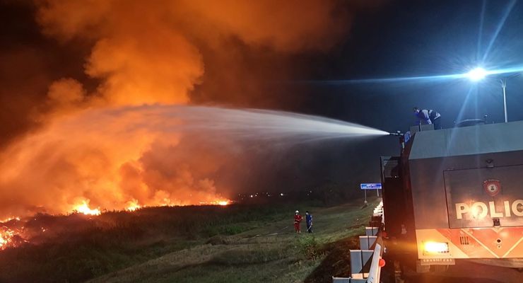 Karhutla di Sekitar Tol Palindra Belum Usai, Water Tank Disiagakan