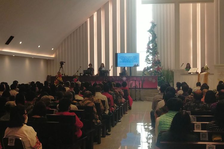 Suasana ibadah Natal di Gereja Kristen Indonesia (GKI) Bogor Barat, Senin (25/12/2023).
