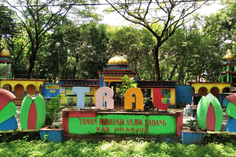 Anjuk Ladang Buka Jam Berapa : Pasar Tanah Abang Buka Tidak Tutup Jam