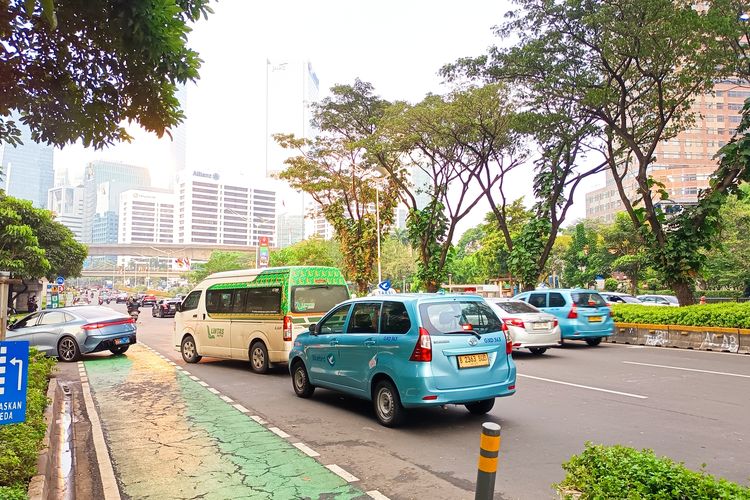 Usai Pencegatan Massa Aksi, Arus Lalu Lintas di Sudirman Kembali Lancar