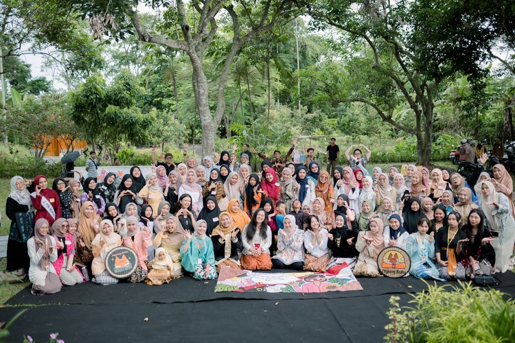 Kegiatan Ruang Perempuan Bersuara oleh Majang Buku di Omah Sinau Gesang, Minggu (20/4/2025)