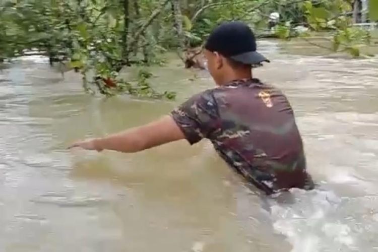 Bencana banjir dan longsor di 12 desa dan 5 kecamatan, Kabupaten Bengkayang, Kalimantan Barat (Kalbar) semakin meluas. Ketua Satuan Tugas Informasi Bencana Badan Penanggulangan Bencana Daerah (BPBD) Kalbar Daniel mengatakan, untuk memudahkan penanganan, Pemerintah Kabupaten Bengkayang langsung menetapkan status tanggap darurat. 