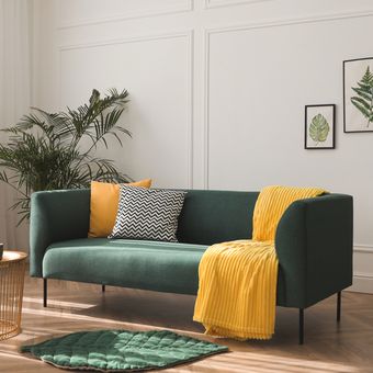 ilustrasi sofa berwarna hijau zamrud