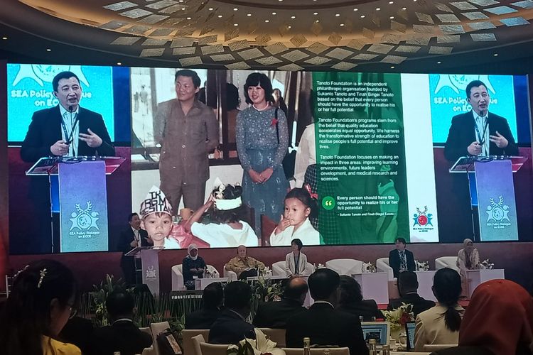 Kemendikbudristek, Sekretariat ASEAN, SEAMEO CECCEP, Tanoto Foundation, dan Asia-Pacific Regional Network for Early Childhood (ARNEC) menggelar Dialog Kebijakan Pendidikan Anak Usia Dini (PAUD) ASEAN pada 25-26 Juli 2023.