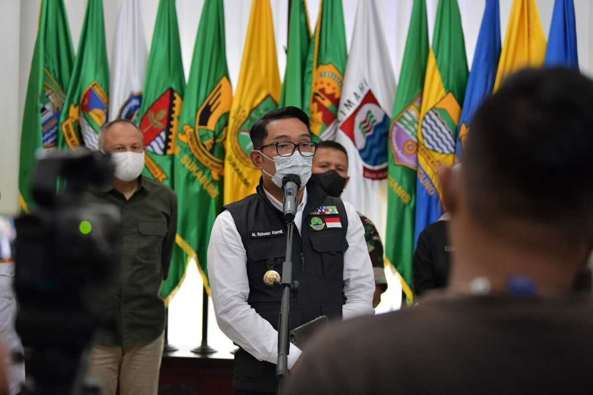 Gubernur Jawa Barat Ridwan Kamil saat menghadiri Rapat Komite Penanganan Covid-19 dan Pemulihan Ekonomi Daerah di Gedung Sate, Kota Bandung, Selasa (25/1/2022).