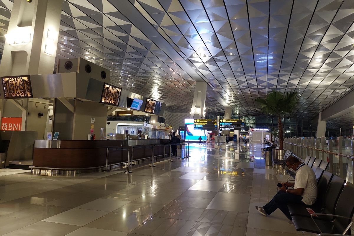 Suasana Terminal 3 Bandara Soekarno-Hatta, Kota Tangerang, pada Rabu (5/5/2021). Hampir tak ada penumpang pesawat menjelang larangan mudik Lebaran diterapkan pada 6-17 Mei 2021.