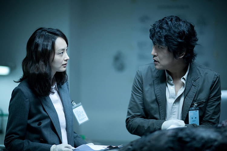 Song Kang Ho dan Lee Nayoung dalam film drama thriller Howling (2012)