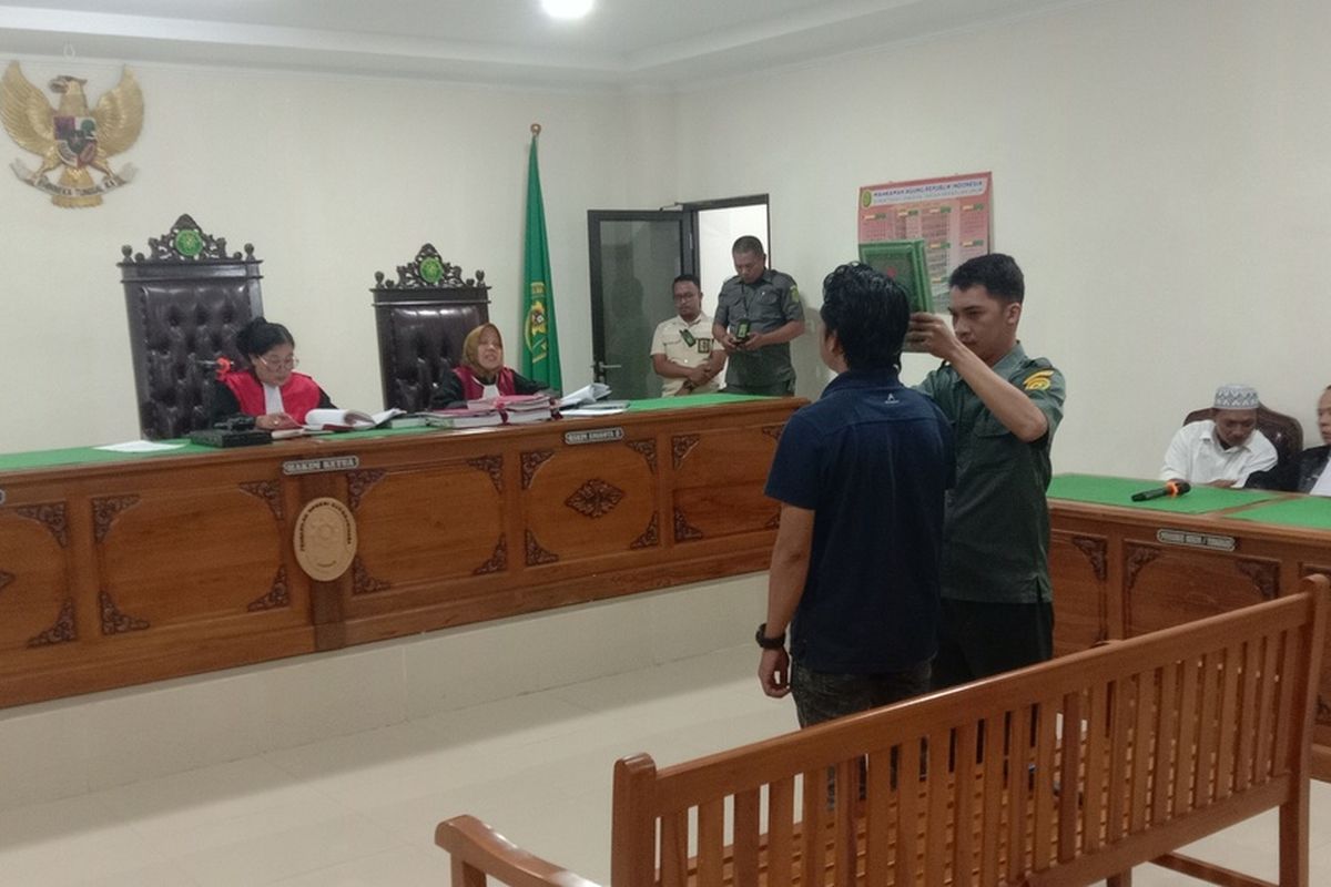 Siang kasus uang palsu produksi universitas islam negeri (UIN) Alauddin Makassar kembali digelar di pengadilan negeri Sungguminasa, Kabupaten Gowa, Sulawesi Selatan