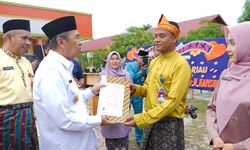 Gubri Serahkan SK PPPK Fungsional kepada 660 Guru di Rokan Hulu