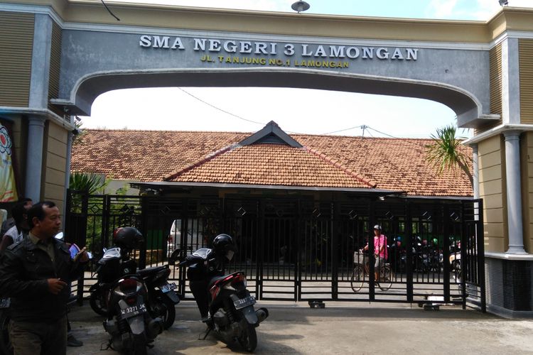 Gerbang masuk SMA Negeri 3 Lamongan di Desa Tanjung, Kecamatan Kota Lamongan, Lamongan.