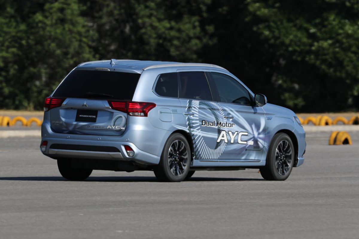 Kompas.com menjajal SUV terbaru Outlander PHEV di pabrik Mitsubishi di Okazaki, Jepang.