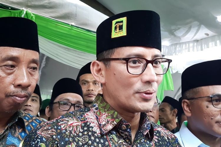 Ketua Bappilu Nasional PPP, Sandiaga Uno usai memberikan pengarahan dan konsolidasi kepada para kader PPP di Kompleks Ponpes Alhamidiyyah Lasem, Kabupaten Rembang, Jawa Tengah, Sabtu (16/9/2023)
