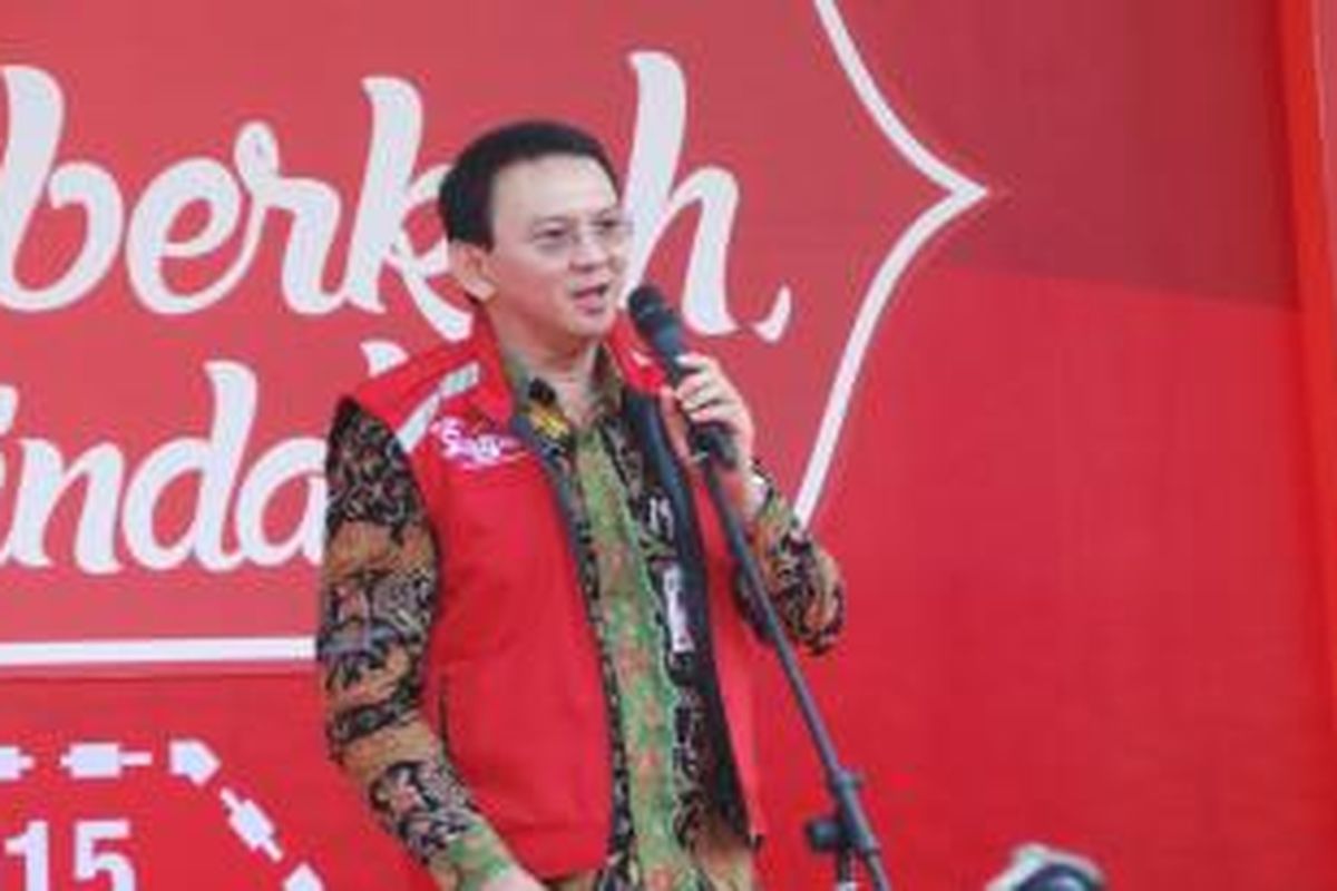 Guberrnur DKI Jakarta Basuki Tjahaja Purnama melepas mudik bareng PT Telkomsel Indonesia, di Parkir Timur Senayan, Jakarta, Selasa (14/7/2015). 