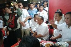 Makan Malam Prabowo di Bandung Dihibur Pengamen