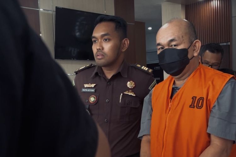 Terseret Kasus Korupsi Serat Optik Rp 6 Miliar, Kadis Kominfo Kalbar Ditahan