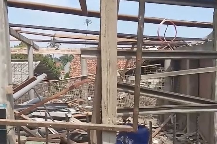 Terdengar Hingga 6 Km, Ledakan di Toko Material Purwakarta Tewaskan 1 Orang, 4 Rumah Rusak