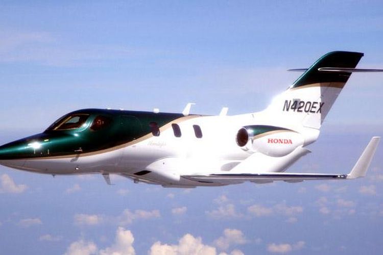 Honda Jet versi produksi sukses terbang perdana dan siap dikirim ke konsumen.